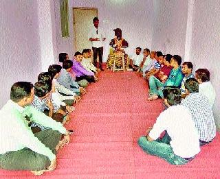 Join the Maratha Kranti silent rallies | मराठा क्र ांती मूक मोर्चात सहभागी व्हा