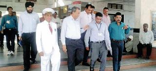 Inspection of Badanarastha by Central Railway Commissioner | मध्य रेल्वे आयुक्तांद्वारे बडनेरास्थानकाचे निरीक्षण Inspection of Badanarastha by Central Railway Commissioner | मध्य रेल्वे आयुक्तांद्वारे बडनेरास्थानकाचे निरीक्षण