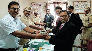 The visit of the judges to the Central Jail | मध्यवर्ती कारागृहात न्यायाधिशांची भेट The visit of the judges to the Central Jail | मध्यवर्ती कारागृहात न्यायाधिशांची भेट