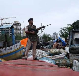 Urine enters extremism? High alerts in the state of Mumbai | उरणमध्ये अतिरेकी शिरले? मुंबईसह राज्यात हायअलर्ट Urine enters extremism? High alerts in the state of Mumbai | उरणमध्ये अतिरेकी शिरले? मुंबईसह राज्यात हायअलर्ट