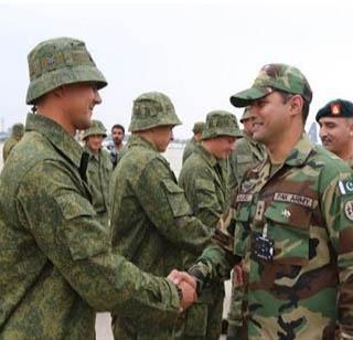 Pakistan - Russia will do military operations for the first time | पाक - रशिया पहिल्यांदाच करणार लष्करी संचलन Pakistan - Russia will do military operations for the first time | पाक - रशिया पहिल्यांदाच करणार लष्करी संचलन