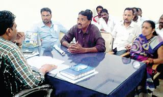 On the third day, fasting with Chandra Shekhar cows started | तिसऱ्या दिवशीही चंद्रशेखरचे गायींसोबत उपोषण सुरूच On the third day, fasting with Chandra Shekhar cows started | तिसऱ्या दिवशीही चंद्रशेखरचे गायींसोबत उपोषण सुरूच