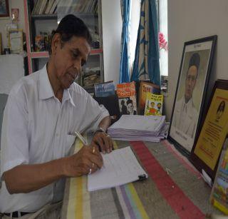 Nagesh Kambalee's referer service from Nashik | नाशिकच्या नागेश कांबळेंची ‘रेफरन्स सर्व्हिस’ Nagesh Kambalee's referer service from Nashik | नाशिकच्या नागेश कांबळेंची ‘रेफरन्स सर्व्हिस’