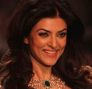 Actress Sushmita Sen. Municipal notice | अभिनेत्री सुश्मिता सेनला पालिकेची नोटीस