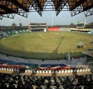 In Green Park, Misconceptions, BlackBerry Stamps, Police Sticks | ग्रीनपार्कमध्ये गैरव्यवस्था, तिकिटांचा काळाबाजार, पोलिसांचा लाठीमार In Green Park, Misconceptions, BlackBerry Stamps, Police Sticks | ग्रीनपार्कमध्ये गैरव्यवस्था, तिकिटांचा काळाबाजार, पोलिसांचा लाठीमार