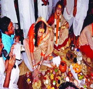 Shraddha rituals by third parties; Do not get birth again! | तृतीयपंथींनी काशीत केले श्राद्धविधी; पुन्हा ‘असा’ जन्म न मिळो! Shraddha rituals by third parties; Do not get birth again! | तृतीयपंथींनी काशीत केले श्राद्धविधी; पुन्हा ‘असा’ जन्म न मिळो!