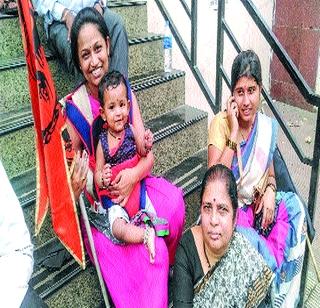 Jhansi Rani Manchat with Chimukulya | चिमुकल्यासह झाशीची राणी मोर्चात