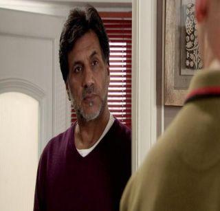 British channel acquitted by British channel Okli garland against Indians | भारतीयांविरोधात ओकली गरळ, ब्रिटीश चॅनलने पाकिस्तानी अभिनेत्याला हाकललं British channel acquitted by British channel Okli garland against Indians | भारतीयांविरोधात ओकली गरळ, ब्रिटीश चॅनलने पाकिस्तानी अभिनेत्याला हाकललं