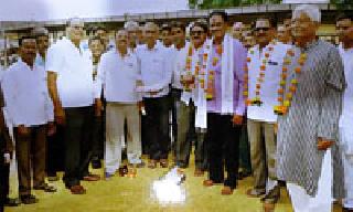 Arrivals in the committee market yard | समिती मार्केट यार्डवर धानाची आवक