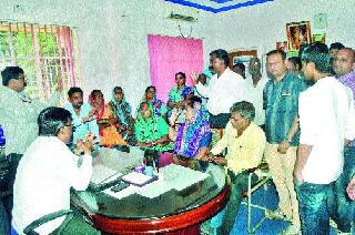 Vegetable migrant migrants | भाजीविक्रेत्यांचे मंडईत स्थलांतर