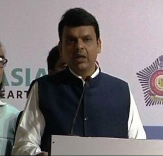 Chief Minister announces efforts to build 25 to 30 thousand houses for police in Mumbai | मुंबईत पोलिसांसाठी 25 ते 30 हजार घरं बांधण्याचा प्रयत्न, मुख्यमंत्र्यांची घोषणा Chief Minister announces efforts to build 25 to 30 thousand houses for police in Mumbai | मुंबईत पोलिसांसाठी 25 ते 30 हजार घरं बांधण्याचा प्रयत्न, मुख्यमंत्र्यांची घोषणा