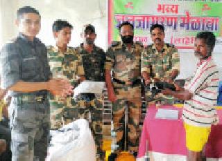 Literature distribution in the Janajagaran Melava | जनजागरण मेळाव्यात साहित्य वितरण Literature distribution in the Janajagaran Melava | जनजागरण मेळाव्यात साहित्य वितरण