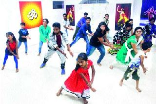 Urbani practice of Urbani | तरुणाईकडून गरब्याचा सराव Urbani practice of Urbani | तरुणाईकडून गरब्याचा सराव