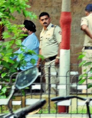 Nine people, including Dalu Sardar, have life imprisonment | डल्लू सरदारसह नऊ जणांना जन्मठेप Nine people, including Dalu Sardar, have life imprisonment | डल्लू सरदारसह नऊ जणांना जन्मठेप