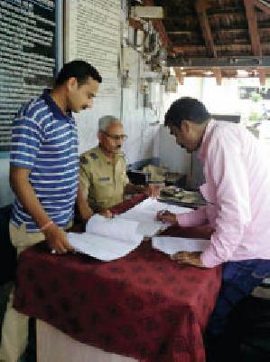 The complaint filed on the old age scheme applicant | वृद्धापकाळ योजनेच्या अर्जदारावर गुन्हा दाखल