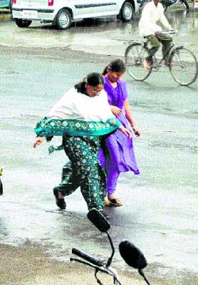 Rain in the government office closed | शासकीय दप्तरात पाऊस बंद Rain in the government office closed | शासकीय दप्तरात पाऊस बंद