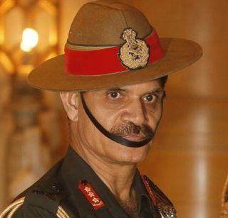 Army Chief to enter Jammu and Kashmir, take review of security | लष्करप्रमुख जम्मू-काश्मीरमध्ये दाखल, सुरक्षेचा घेणार आढावा Army Chief to enter Jammu and Kashmir, take review of security | लष्करप्रमुख जम्मू-काश्मीरमध्ये दाखल, सुरक्षेचा घेणार आढावा