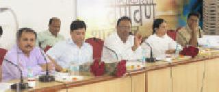 Bananas in the 100 meters area ban | १०० मीटर परिसरात भोजनदानास बंदी Bananas in the 100 meters area ban | १०० मीटर परिसरात भोजनदानास बंदी