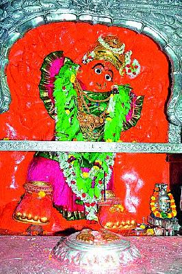 Uday Gan Ambe Udde: Lakhs of devotees absorbed the Goddess | उदे गं अंबे उदे : लाखोे भाविक देवीच्या चरणी लीन Uday Gan Ambe Udde: Lakhs of devotees absorbed the Goddess | उदे गं अंबे उदे : लाखोे भाविक देवीच्या चरणी लीन