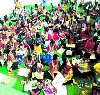 The life of the wild beasts of Chinmuklya | चिमुकल्यांनी रंगविले वन्य प्राण्यांचे जीवन The life of the wild beasts of Chinmuklya | चिमुकल्यांनी रंगविले वन्य प्राण्यांचे जीवन