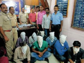 Eight robbers were arrested from Nagpur | आठ दरोडेखोरांना नागपुरातून अटक Eight robbers were arrested from Nagpur | आठ दरोडेखोरांना नागपुरातून अटक