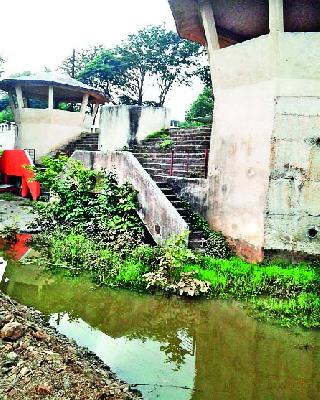 Cleanliness of water supply rituals should be done | जलदान विधी घाटाची स्वच्छता करावी