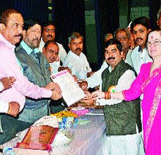 The needy should get reservation | गरजूंना आरक्षण मिळायलाच हवे The needy should get reservation | गरजूंना आरक्षण मिळायलाच हवे