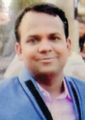 The attendant was a class two officer | परिचर झाला वर्ग दोनचा अधिकारी