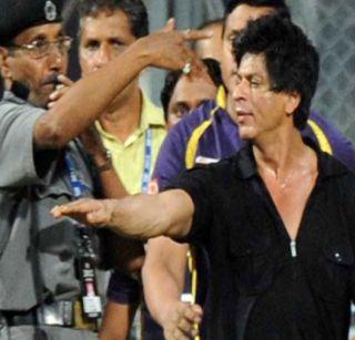 Shahrukh Khan clean chit from Mumbai police | मुंबई पोलिसांकडून शाहरुखला क्लीन चिट Shahrukh Khan clean chit from Mumbai police | मुंबई पोलिसांकडून शाहरुखला क्लीन चिट