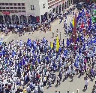 Barratta Front of the Atrocity Committee | अॅट्रॉसिटी संघर्ष समितीचा बारामतीत मोर्चा Barratta Front of the Atrocity Committee | अॅट्रॉसिटी संघर्ष समितीचा बारामतीत मोर्चा