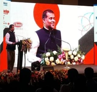 VIDEO: Need to be successful - Chetan Bhagat | VIDEO : यशस्वी होण्याचा ध्यास घेतला पाहिजे - चेतन भगत