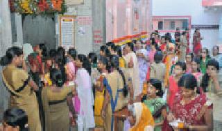 Two thousand OT amabata | दोन हजार ओटी अंबामातेच्या चरणी