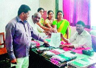 Prohibition of rigging by teachers | शिक्षकांना केलेल्या लाठीमाराचा निषेध Prohibition of rigging by teachers | शिक्षकांना केलेल्या लाठीमाराचा निषेध