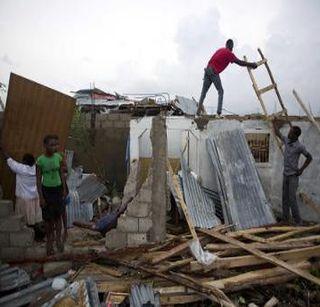 More than 300 victims of hurricane in Haiti, US overcame | हैतीमध्ये चक्रीवादळाचे 300 हून अधिक बळी, अमेरिकेलाही जबर फटका