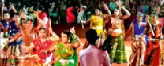 A crowd of devotees of Navaratotts in Gondiya | गोंदियातील नवरात्रौत्सवात भाविकांची गर्दी A crowd of devotees of Navaratotts in Gondiya | गोंदियातील नवरात्रौत्सवात भाविकांची गर्दी