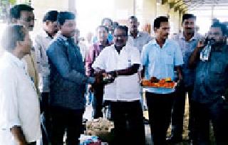 Buy soybean in Wardha market committee | वर्धा बाजार समितीत सोयाबीन खरेदी