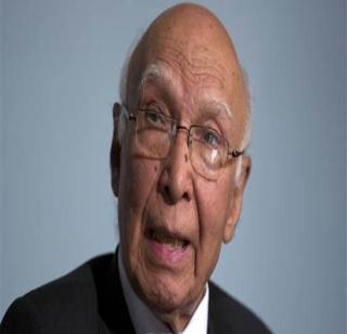 India-Pakistan relations have worsened due to Modi: Aziz | मोदींमुळेच भारत-पाक संबंध बिघडले - अझीझ India-Pakistan relations have worsened due to Modi: Aziz | मोदींमुळेच भारत-पाक संबंध बिघडले - अझीझ