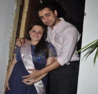 Actor Rihanna with Baby Bump | बेबी बम्पसह अभिनेत्रींचा जलवा Actor Rihanna with Baby Bump | बेबी बम्पसह अभिनेत्रींचा जलवा