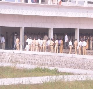 VIDEO - Gagadala police fierce! | VIDEO - भगवानगडाला पोलिसांचा पडला गराडा !