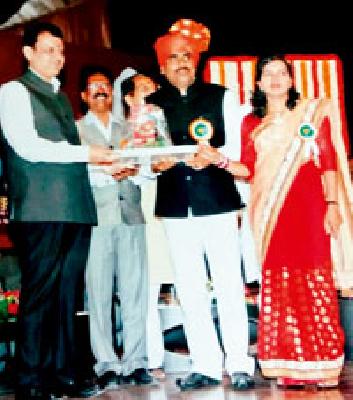 Harish Sasankar received state honor teacher award | हरीश ससनकर यांना राज्य आदर्श शिक्षक पुरस्कार Harish Sasankar received state honor teacher award | हरीश ससनकर यांना राज्य आदर्श शिक्षक पुरस्कार