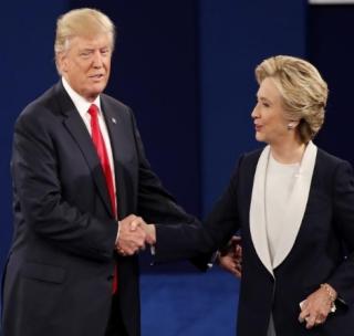 No woman did it without permission - Trump | परवानगीशिवाय कोणत्याही महिलेला किस केलं नाही - ट्रम्प No woman did it without permission - Trump | परवानगीशिवाय कोणत्याही महिलेला किस केलं नाही - ट्रम्प