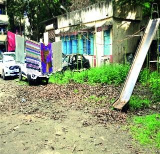 The family of the police trapped mosquitoes | पोलिसांच्या कुटुंबीयांना पछाडलं डासांनी The family of the police trapped mosquitoes | पोलिसांच्या कुटुंबीयांना पछाडलं डासांनी