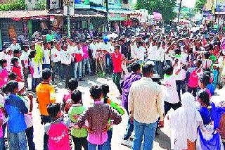 Prophecy of the godfather at Yehlait for the celebration of Moharam Taji | मोहरम ताजिया उत्सवानिमित्त येवल्यात ताबुताची मिरवणूक