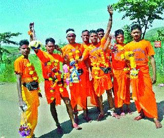 Cauldron to Saptashringagad | कावडीधारक सप्तशृंगगडाकडे रवाना