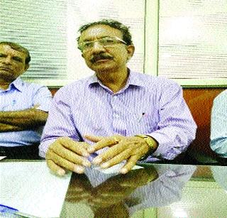 Increase Marathi language, but also hold English language | मराठी भाषा वाढवा, पण इंग्रजीचीही कास धरा