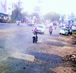 Ravet road work slow | रावेत रस्त्याचे काम संथ गतीने