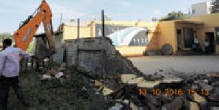 Gajraj at two hotels | दोन हॉटेल्सवर गजराज Gajraj at two hotels | दोन हॉटेल्सवर गजराज