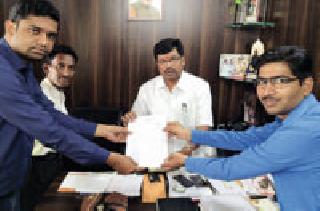 Resolve the problems of agricultural workers | कृषी कर्मचाऱ्यांच्या समस्या सोडवा Resolve the problems of agricultural workers | कृषी कर्मचाऱ्यांच्या समस्या सोडवा