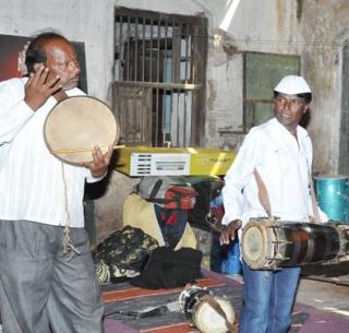 VIDEO: 'Kallu-Balu' flame again in the field! | VIDEO : 'काळू-बाळू’चा तमाशा फड पुन्हा मैदानात!