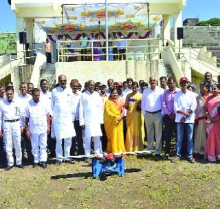 'Drones' test in the presence of people's representatives | लोकप्रतिनिधींच्या उपस्थितीत ‘ड्रोन’ची चाचणी 'Drones' test in the presence of people's representatives | लोकप्रतिनिधींच्या उपस्थितीत ‘ड्रोन’ची चाचणी